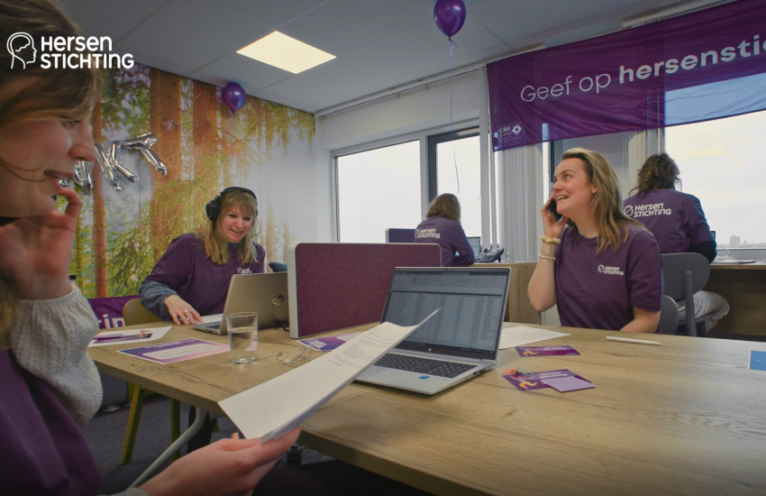 Thank a ton - medewerkers aan de telefoon